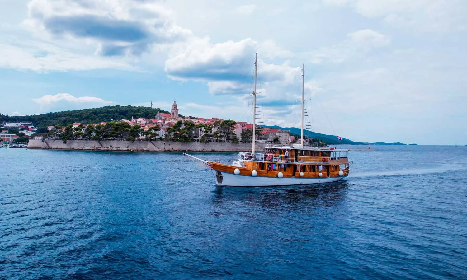 Novi Dan Charter Boat - 5