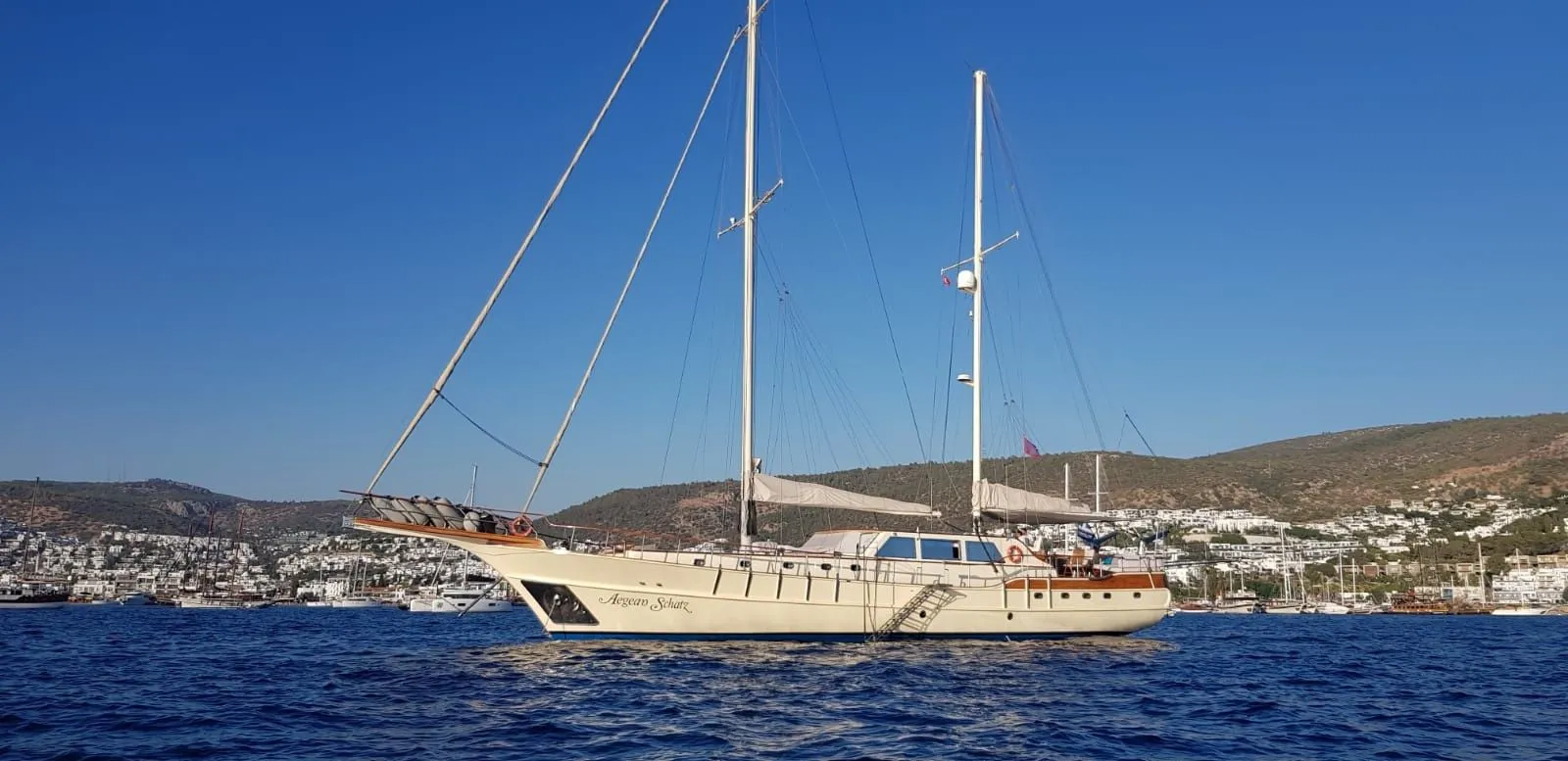 Aegean Schatz Charter Boat