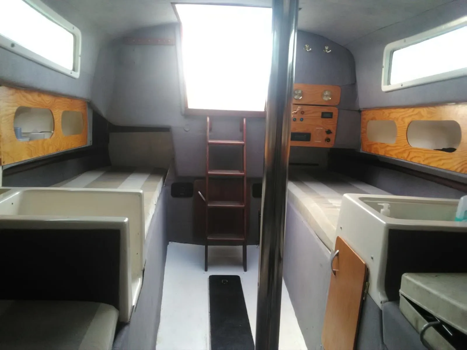 Charter a 8m Sailing Yacht Daimio 700 in Orlik nad Vltavou