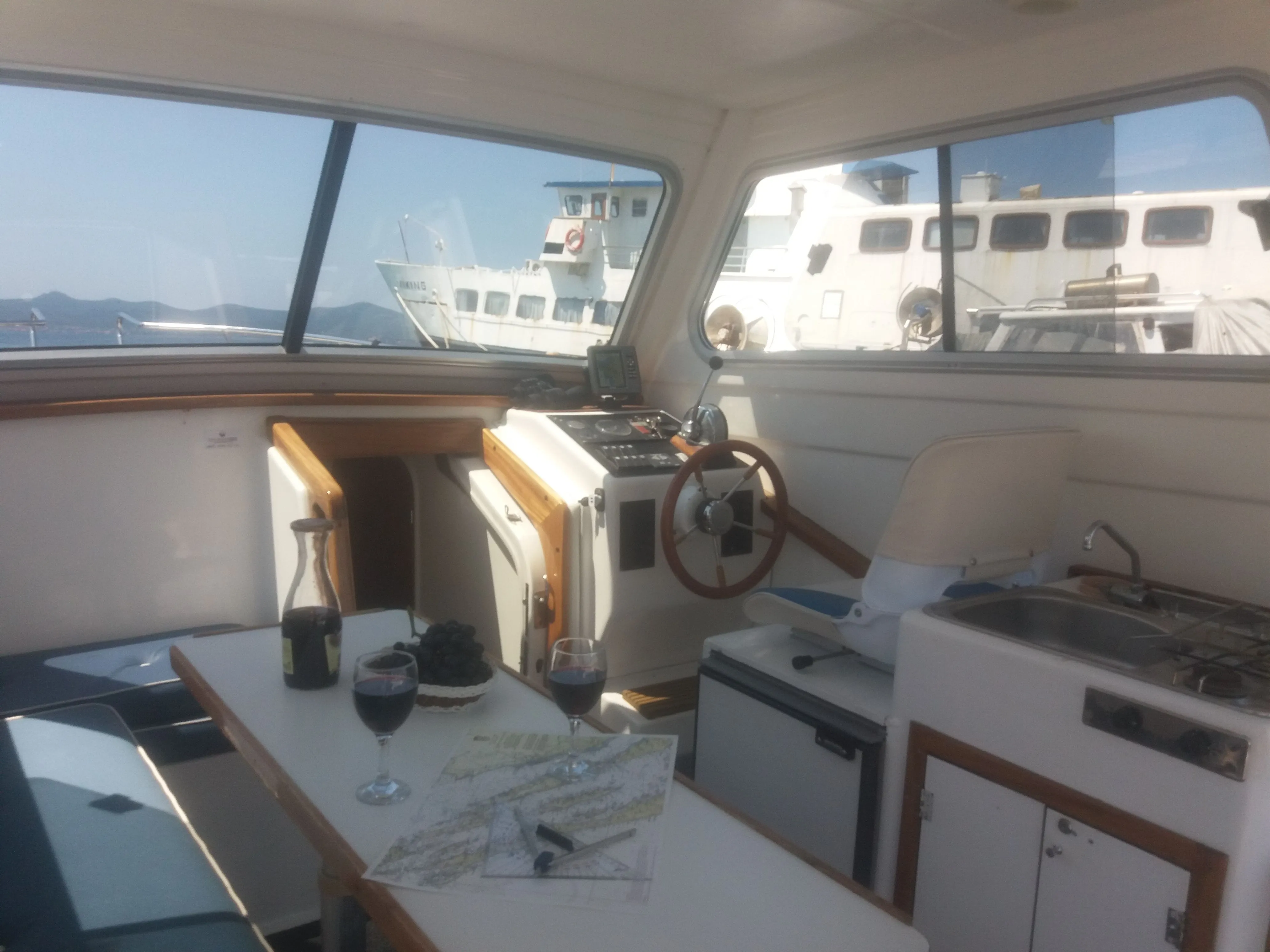 Rent a 9.5m Motor Yacht in Zadar