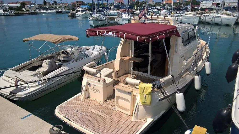 Explore Jezera on a 9.8m Rental Motor Yacht