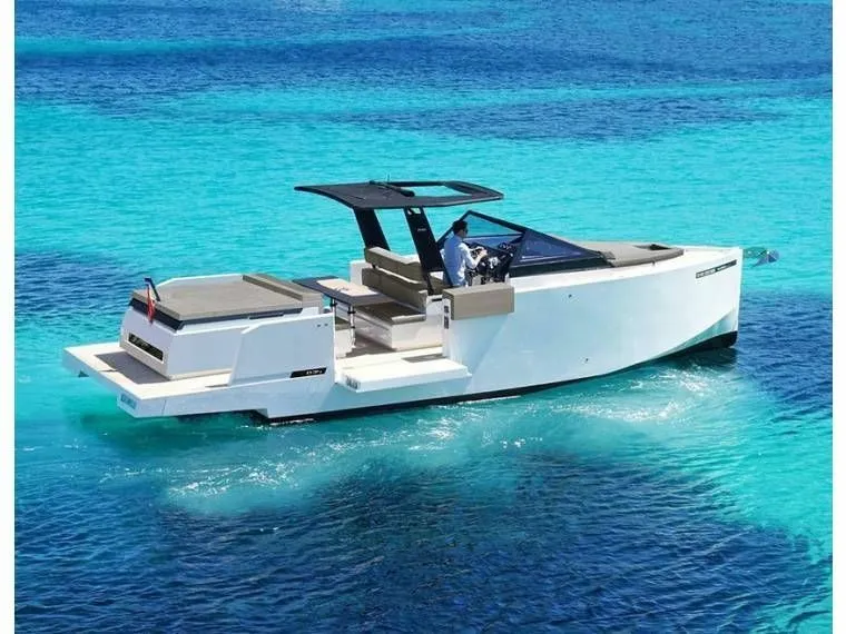 Rent a 11m Motor Yacht De Antonio D34 Open in Barcelona