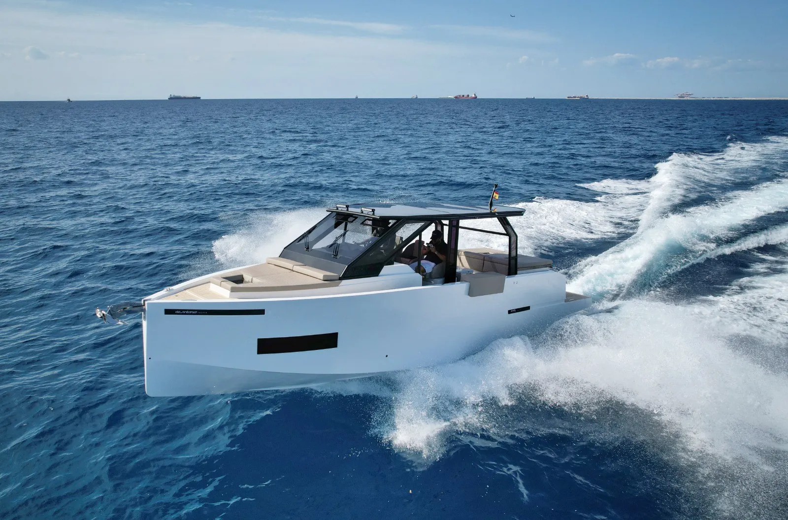 Luxury Speed Boat Charter Boat