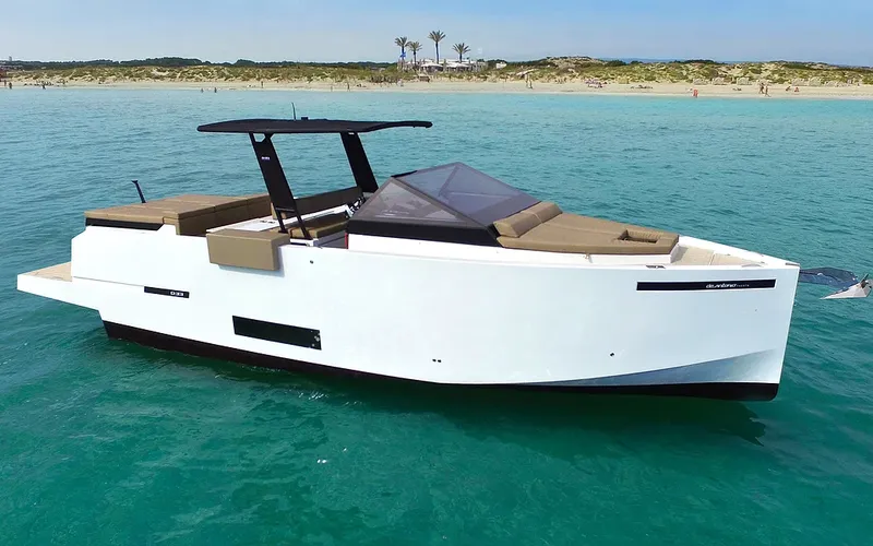 Rent a 11m Motor Yacht De Antonio D34 Open in Barcelona