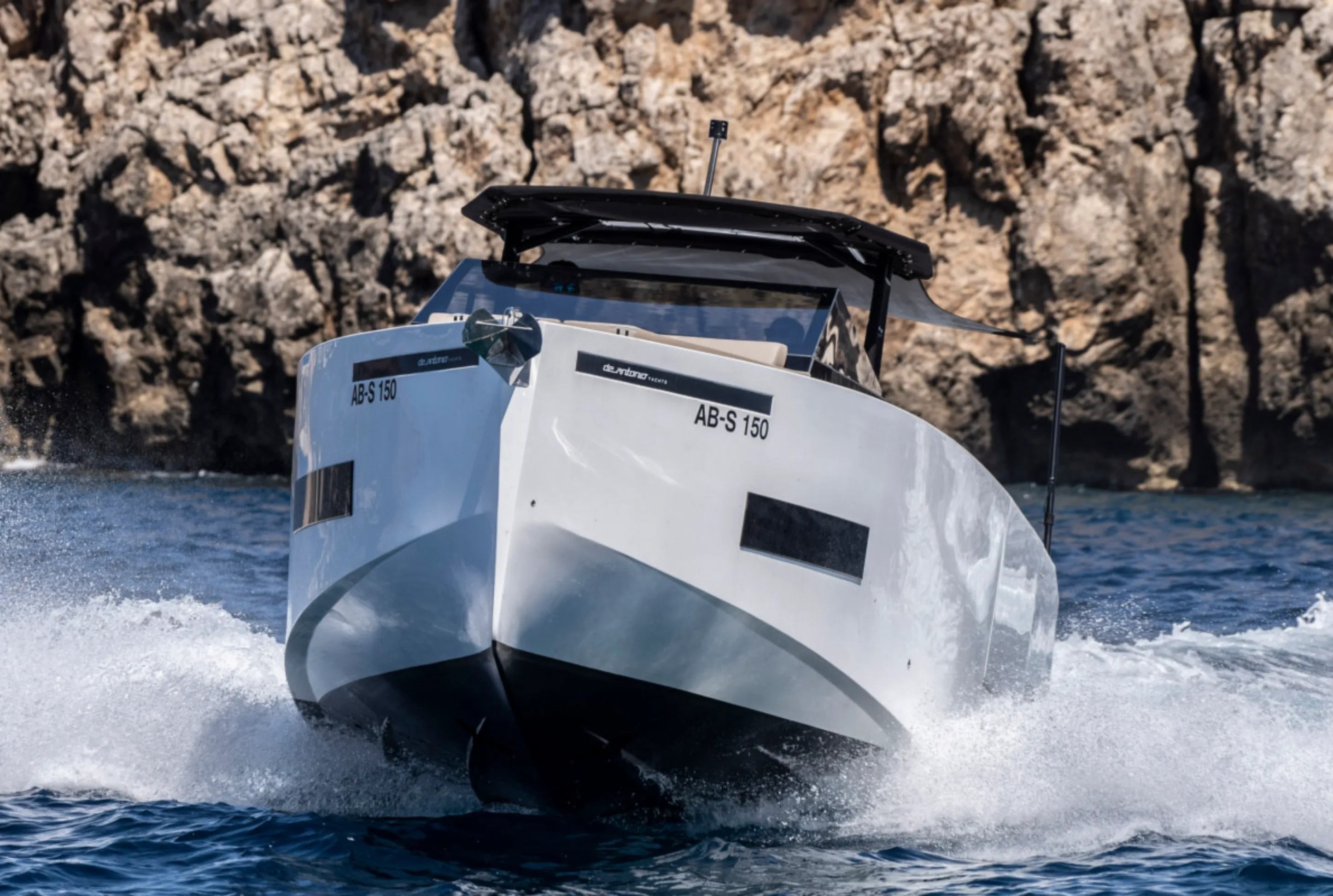 Charter a 10.5m Boat in El Toro