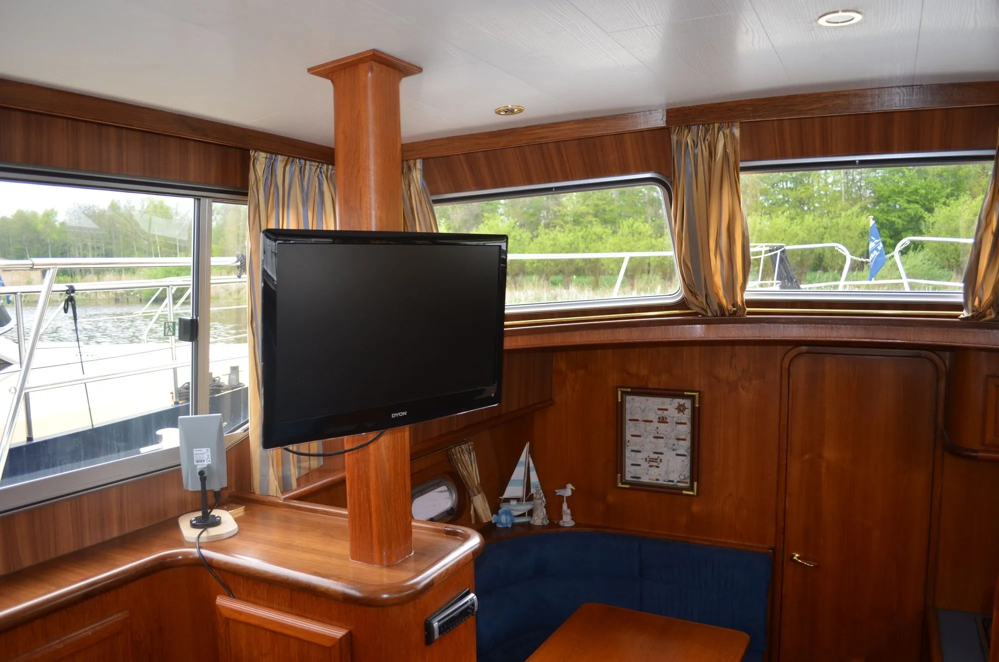 Röbel 12.8m Kiralık De Drait Advantage 42