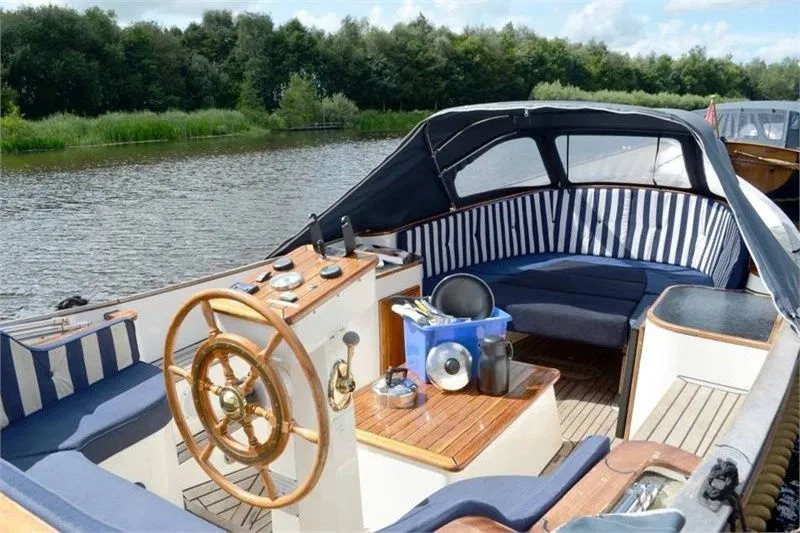 Rent a 7.5m Boat in Drachten