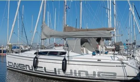 Rent a 8.75m Dehler 29 Sailing Yacht in Andijk