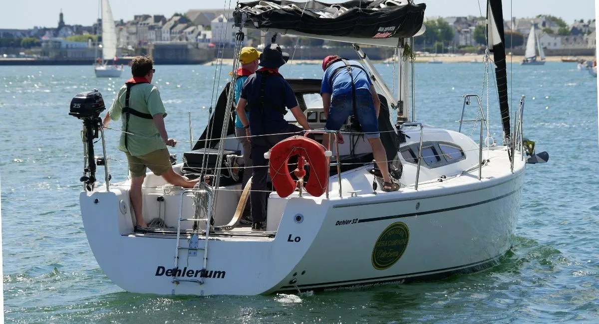 Dehlerium Charter Boat