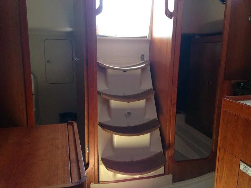 Explore Arzon on a 9.8m Dehler 32 Sailing Yacht Rental