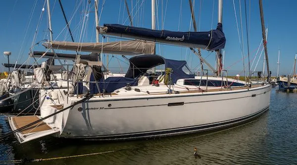 Rent a 11.3m Sailing Yacht Dehler 38 in Andijk