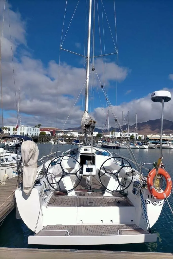 Explore Las Palmas de Gran Canaria on a 12.4m Rental Boat
