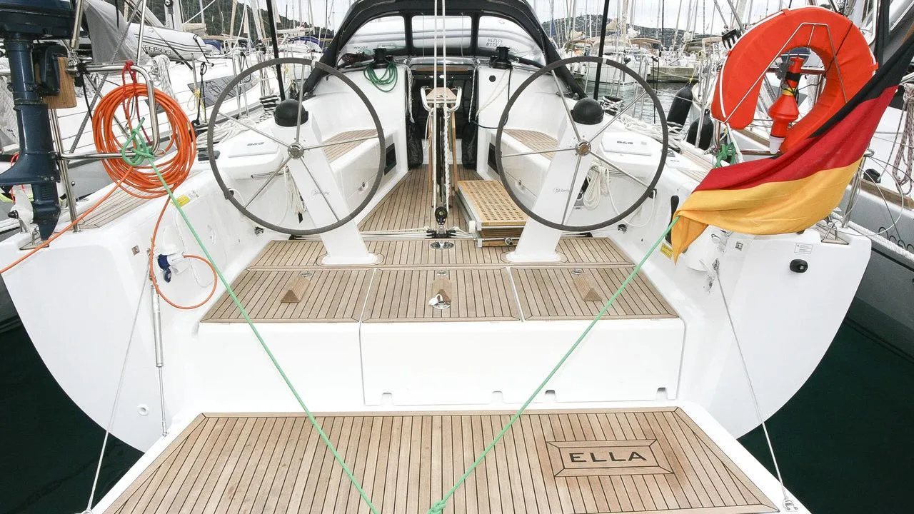 Ella Charterboot - 4