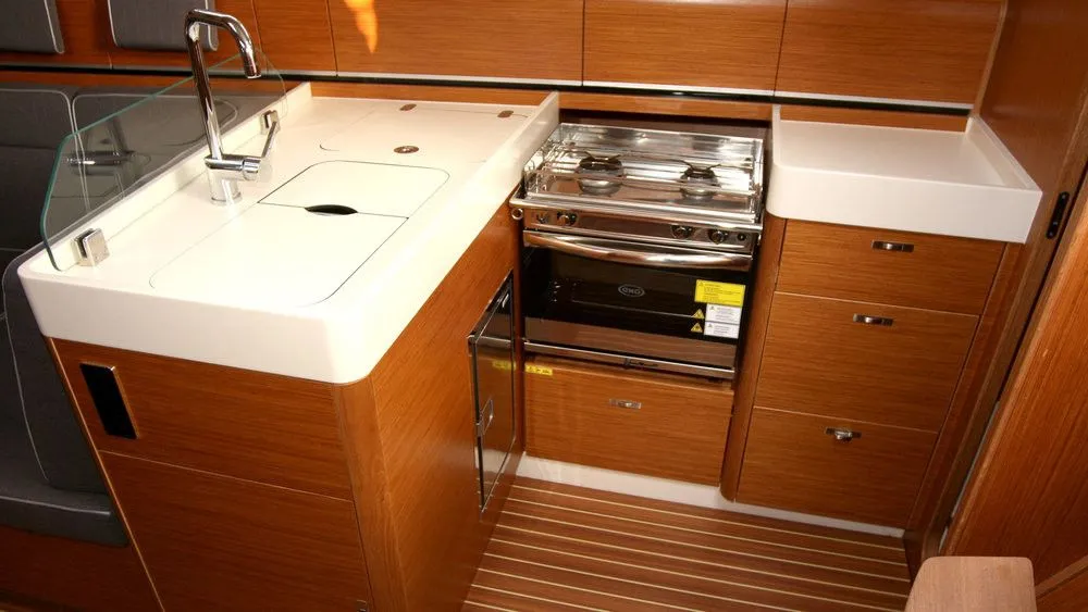 Vivid Charterboot - 5