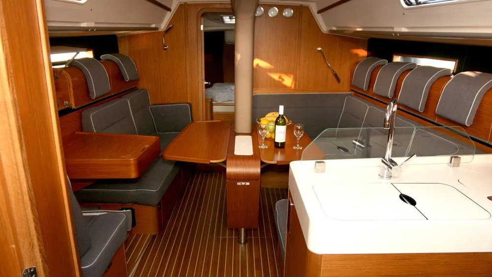 Vivid Charterboot - 3