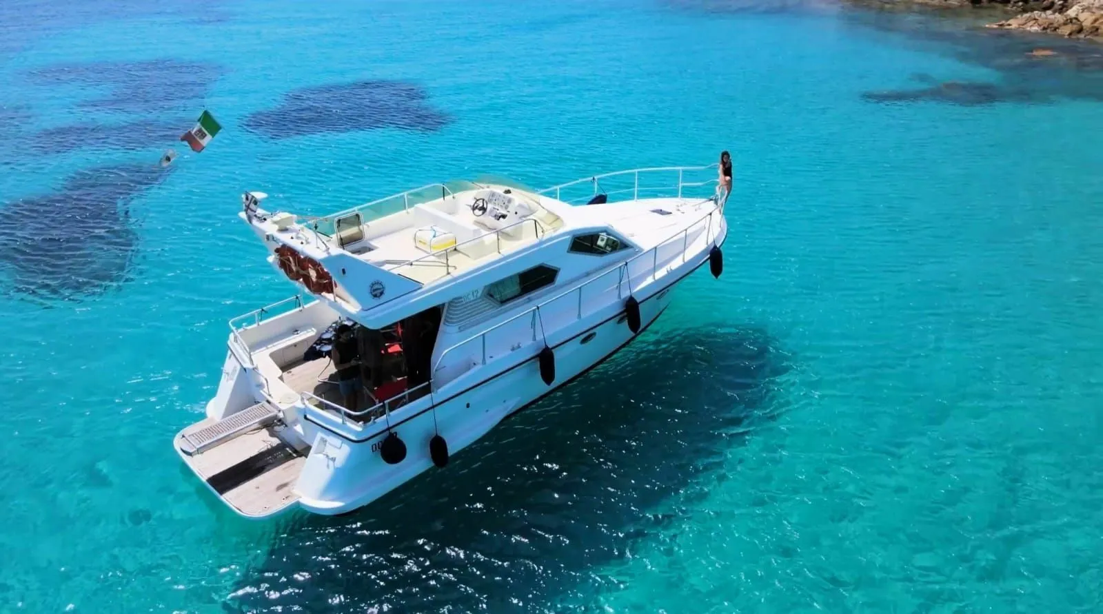 Charter a 13.33m Dellapasqua DC12 Fly in La Maddalena