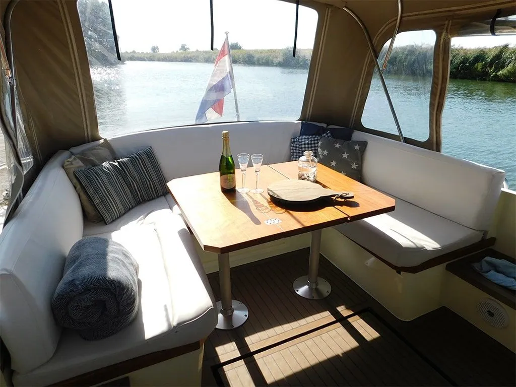 Charter a 10.7m Delos Cruiser 1100 in IJsselstein