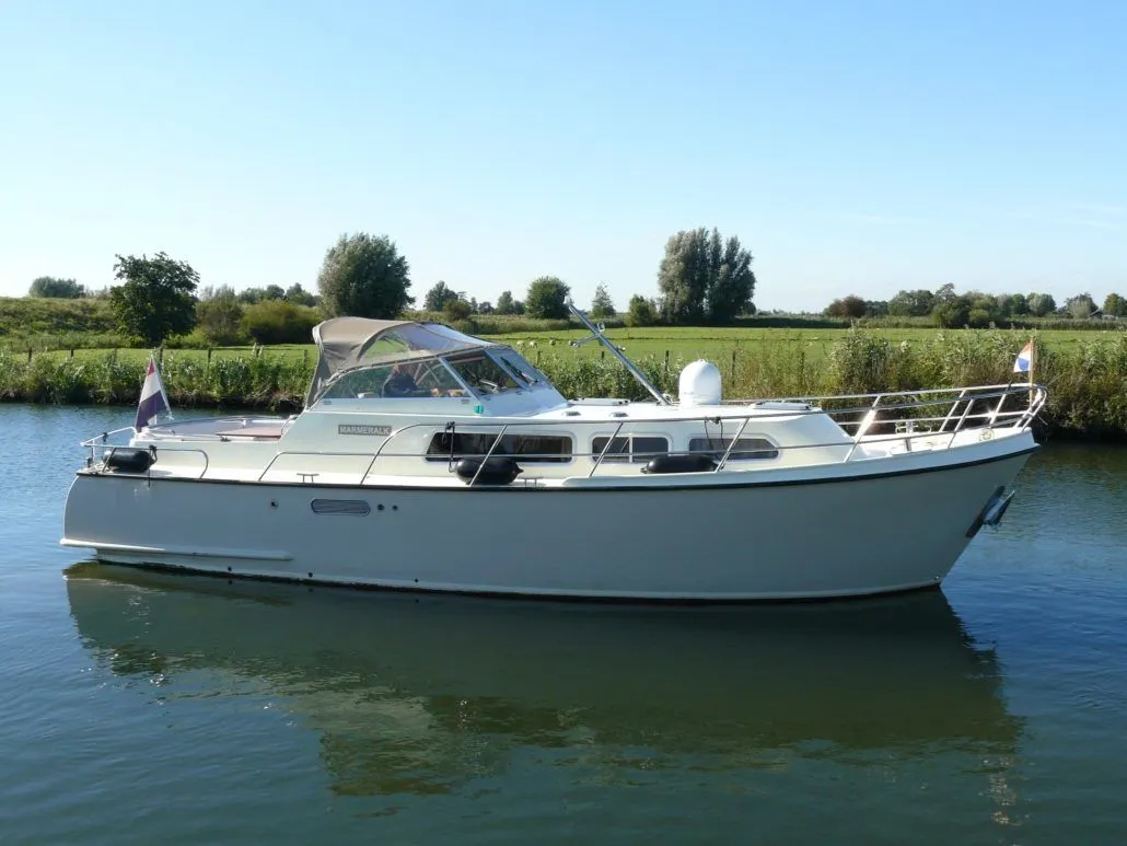 Charter a 10.7m Delos Cruiser 1100 in IJsselstein