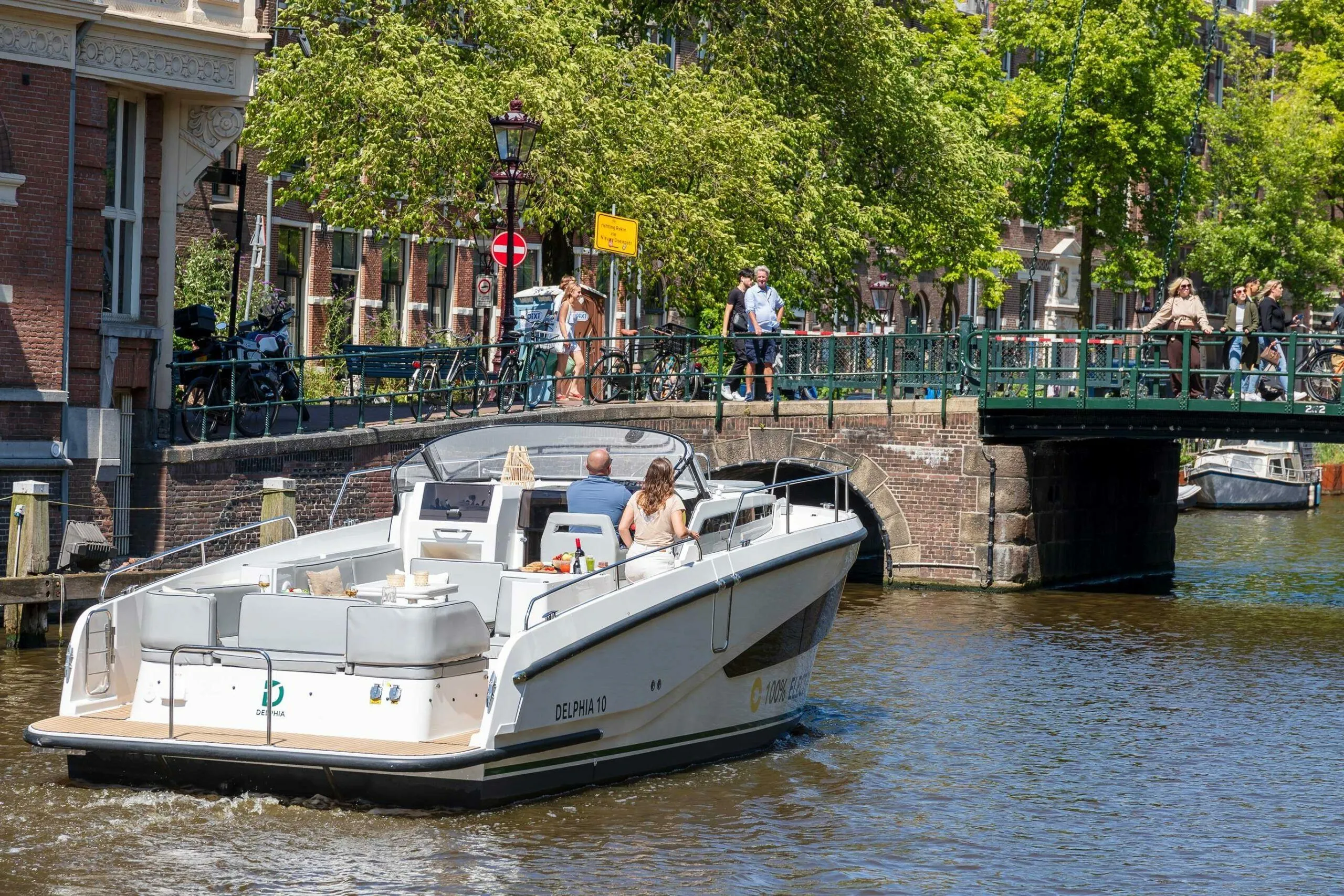 9.78m Makkum Delphia 10 Lounge Hire