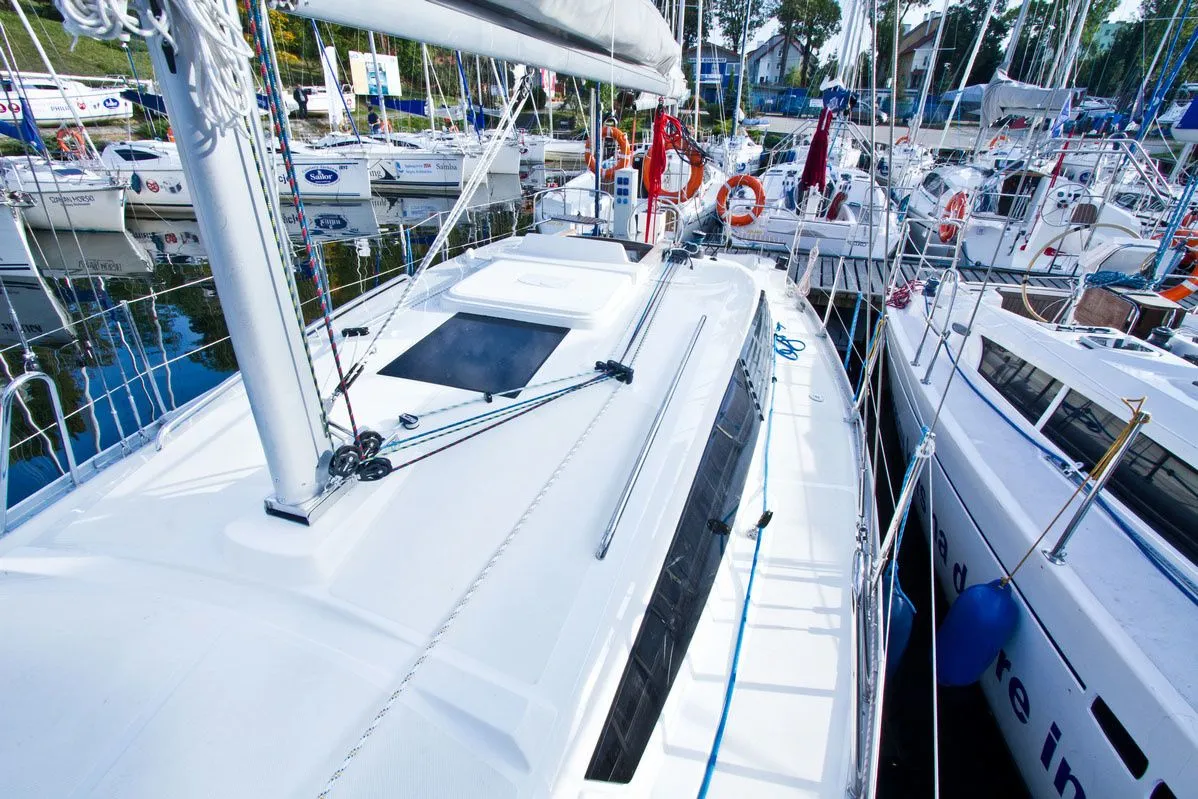 8.8m Piekna Gora Sailing Yacht Hire