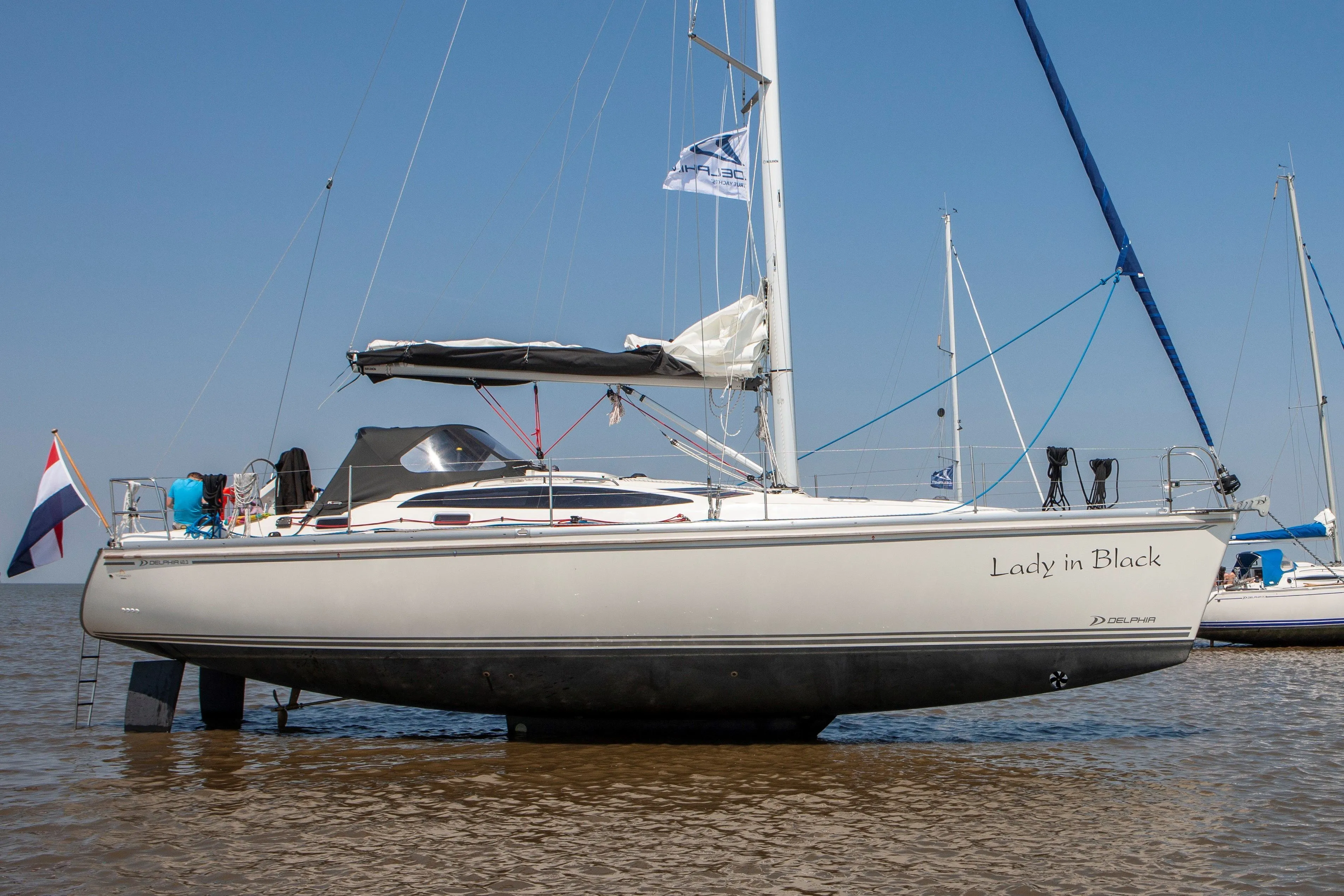 Charter a 12.35m Delphia 40.3 in Makkum
