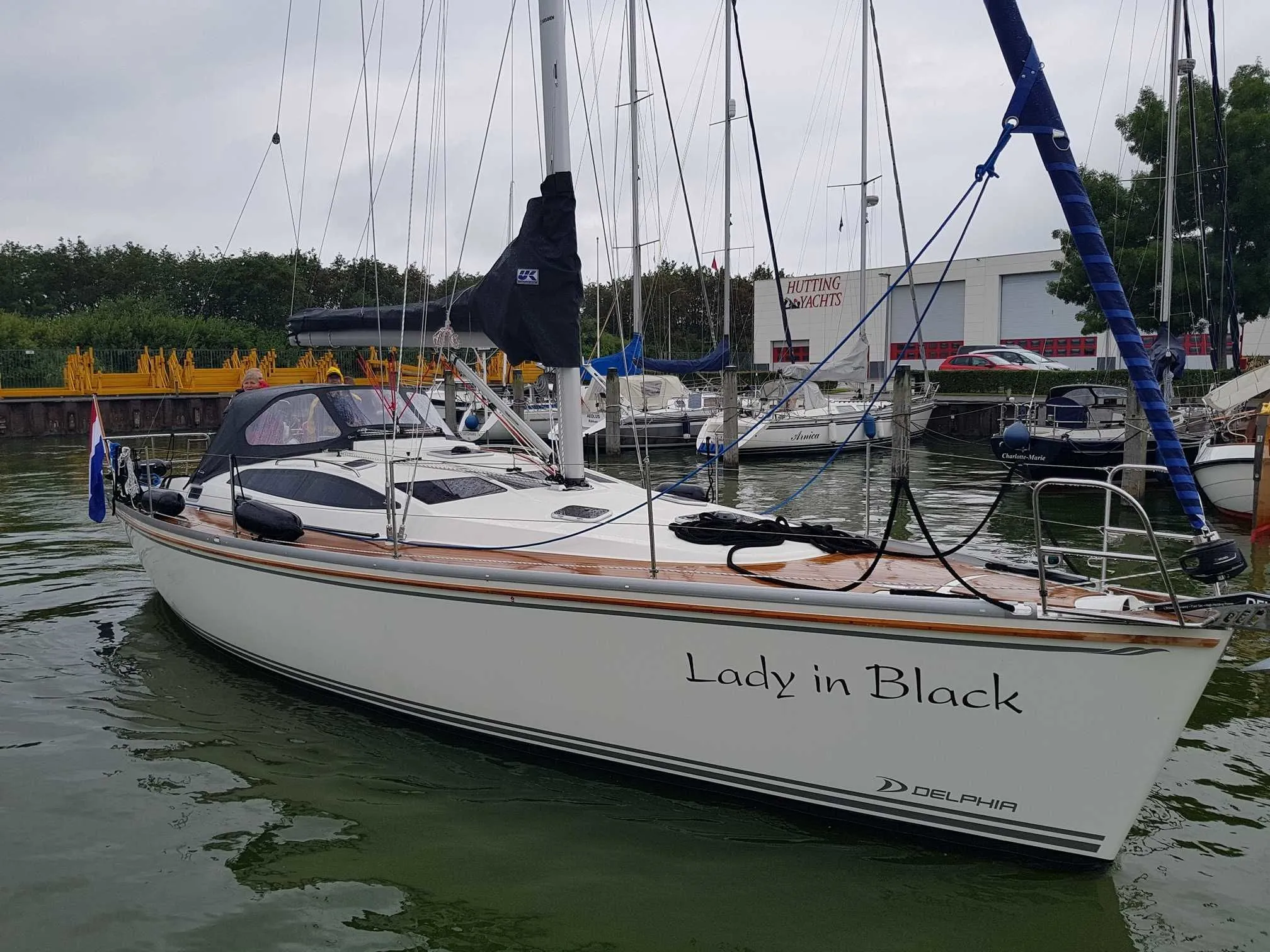 Lady in Black Mietboot