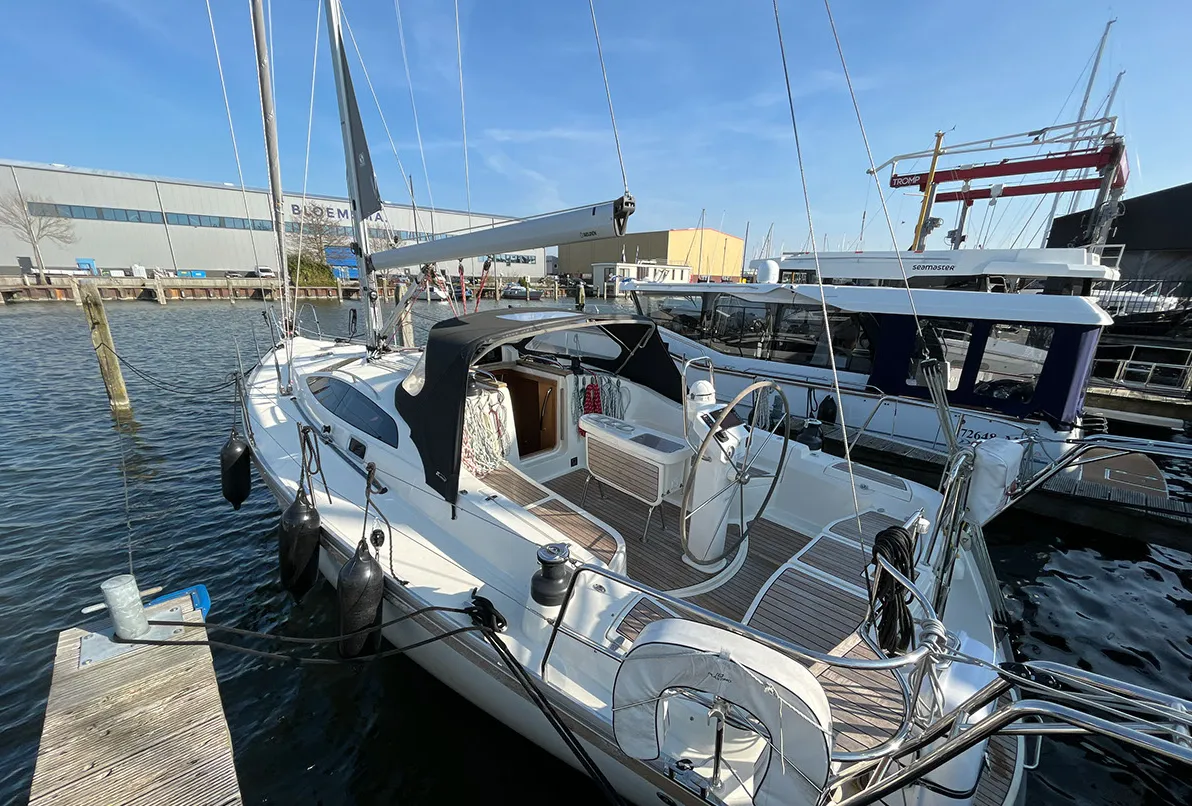 Explore Makkum on a 12.45m 3 Cabin Sailing Yacht Rental