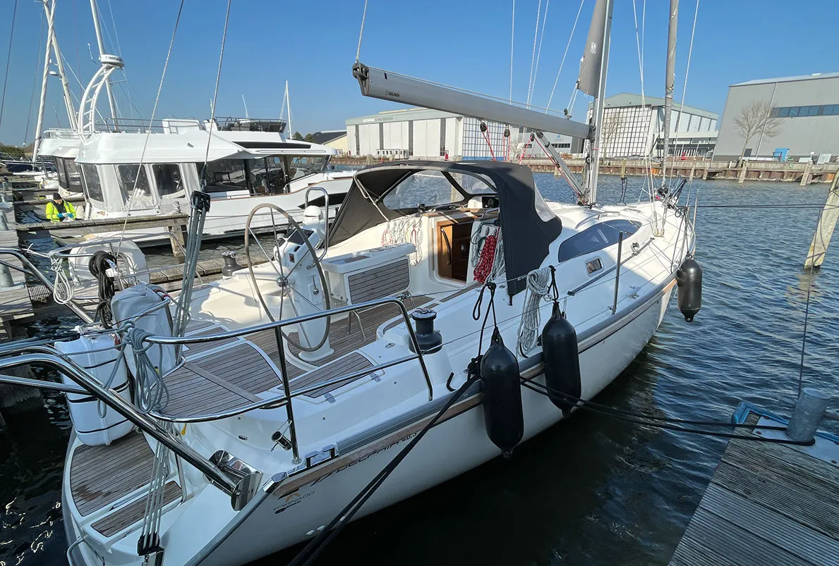 Explore Makkum on a 12.45m 3 Cabin Sailing Yacht Rental