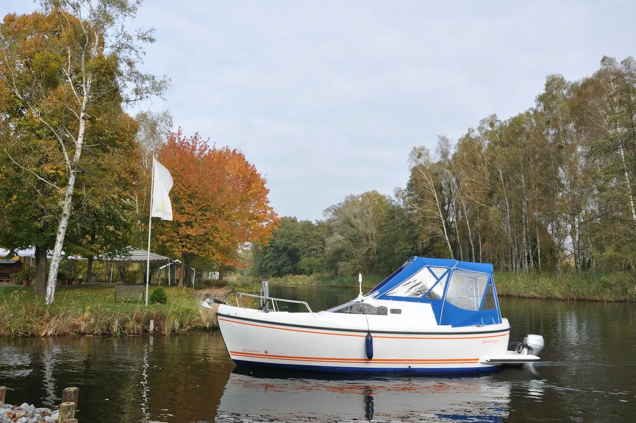 Rent a 8.05m House Boat in Zehdenick