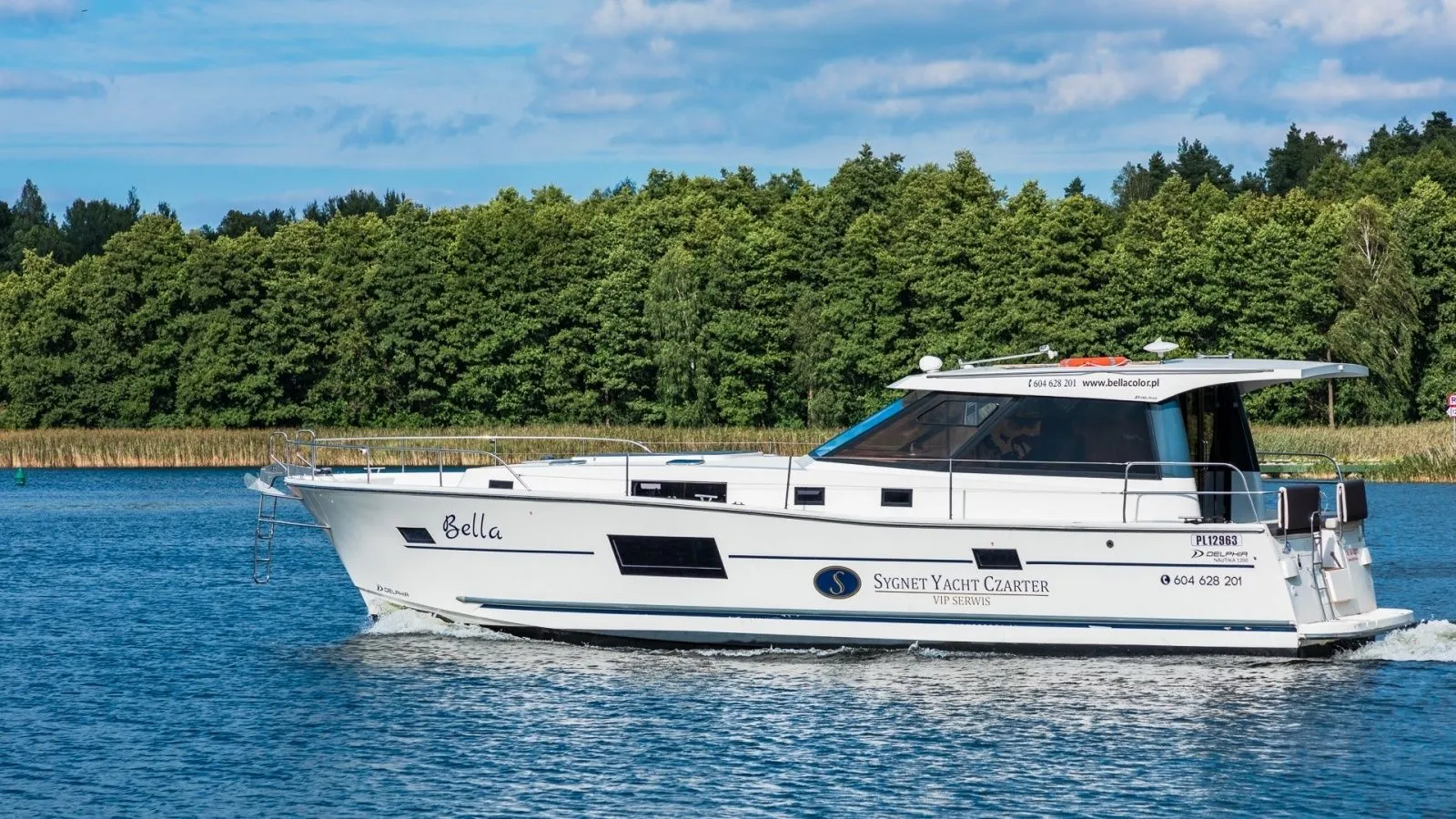 Explore Stare Sady on a 13.5m Rental House Boat