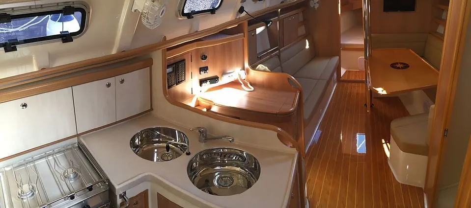 Charter a 11m Sailing Yacht Delta 36 in Bracui