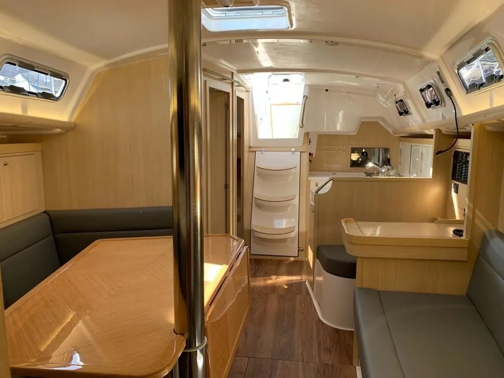 Charter a 11m Delta 365 in Paraty