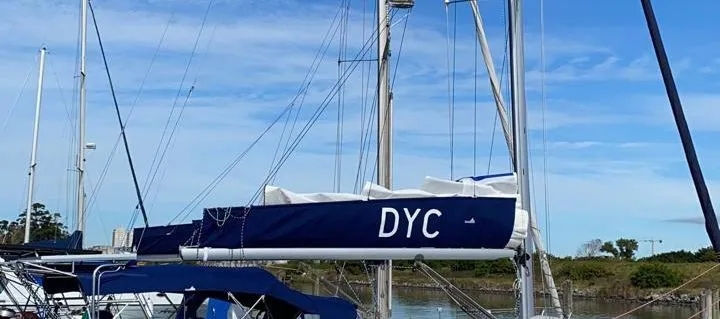 Futuro 18 Charter Boat