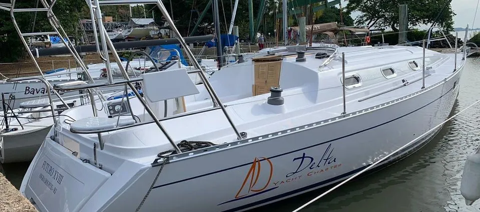 Explore Bracui on a 11m 2 Cabin Sailing Yacht Rental