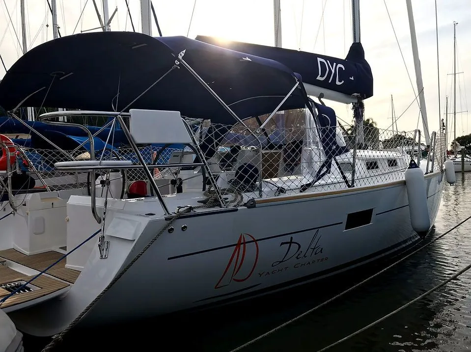 Rent a 12.6m Boat in Bracui