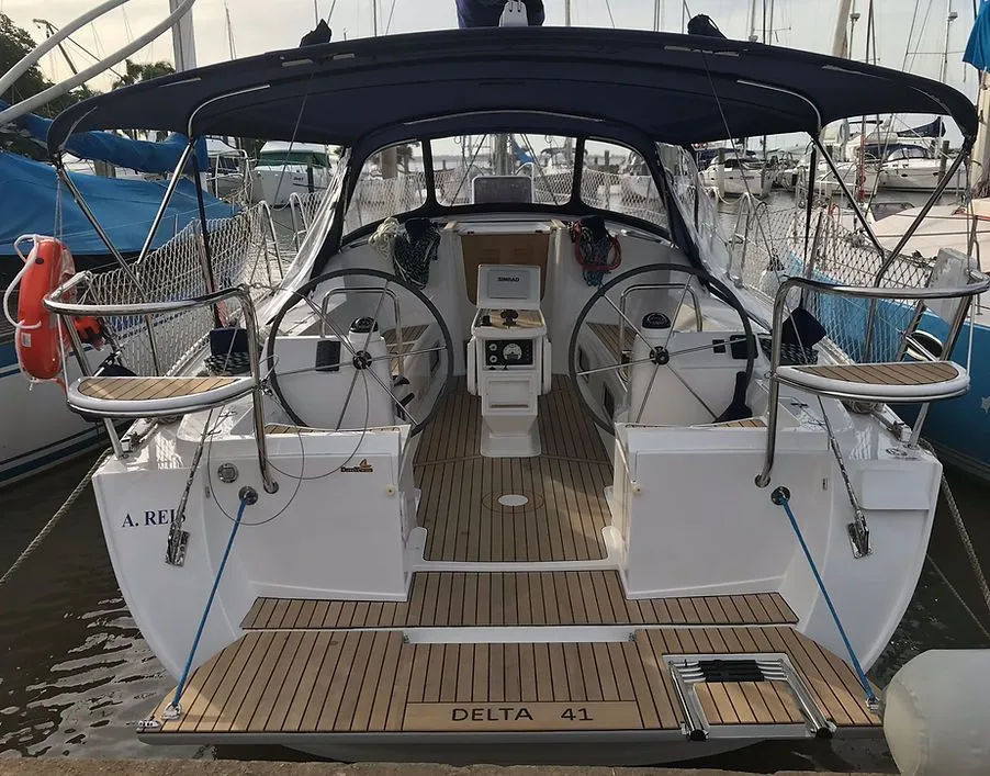 Futuro 15 Charter Boat