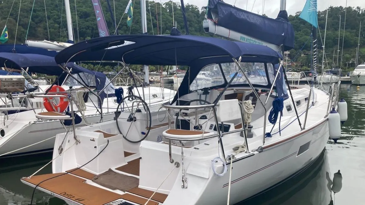 Rent a 12.6m Delta 41 in Paraty