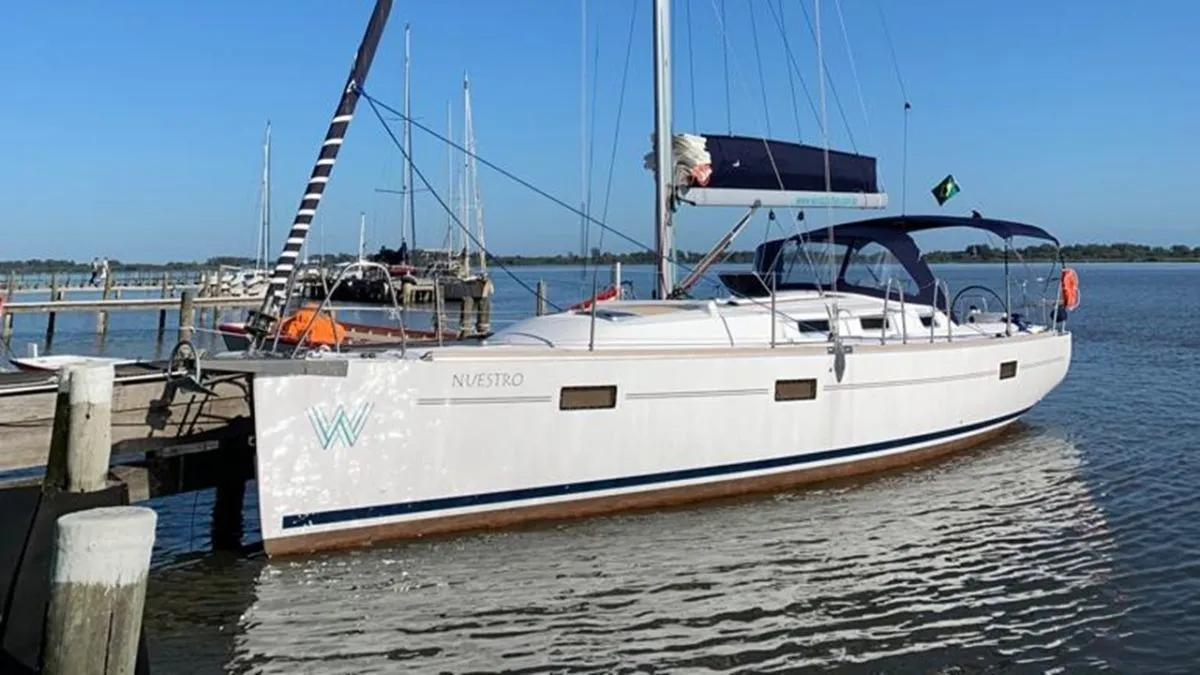 Rent a 12.5m Delta 41 in Paraty