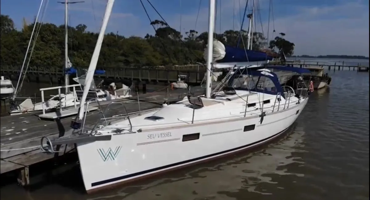 Explore Paraty on a 12.5m Rental Sailing Yacht Delta 41