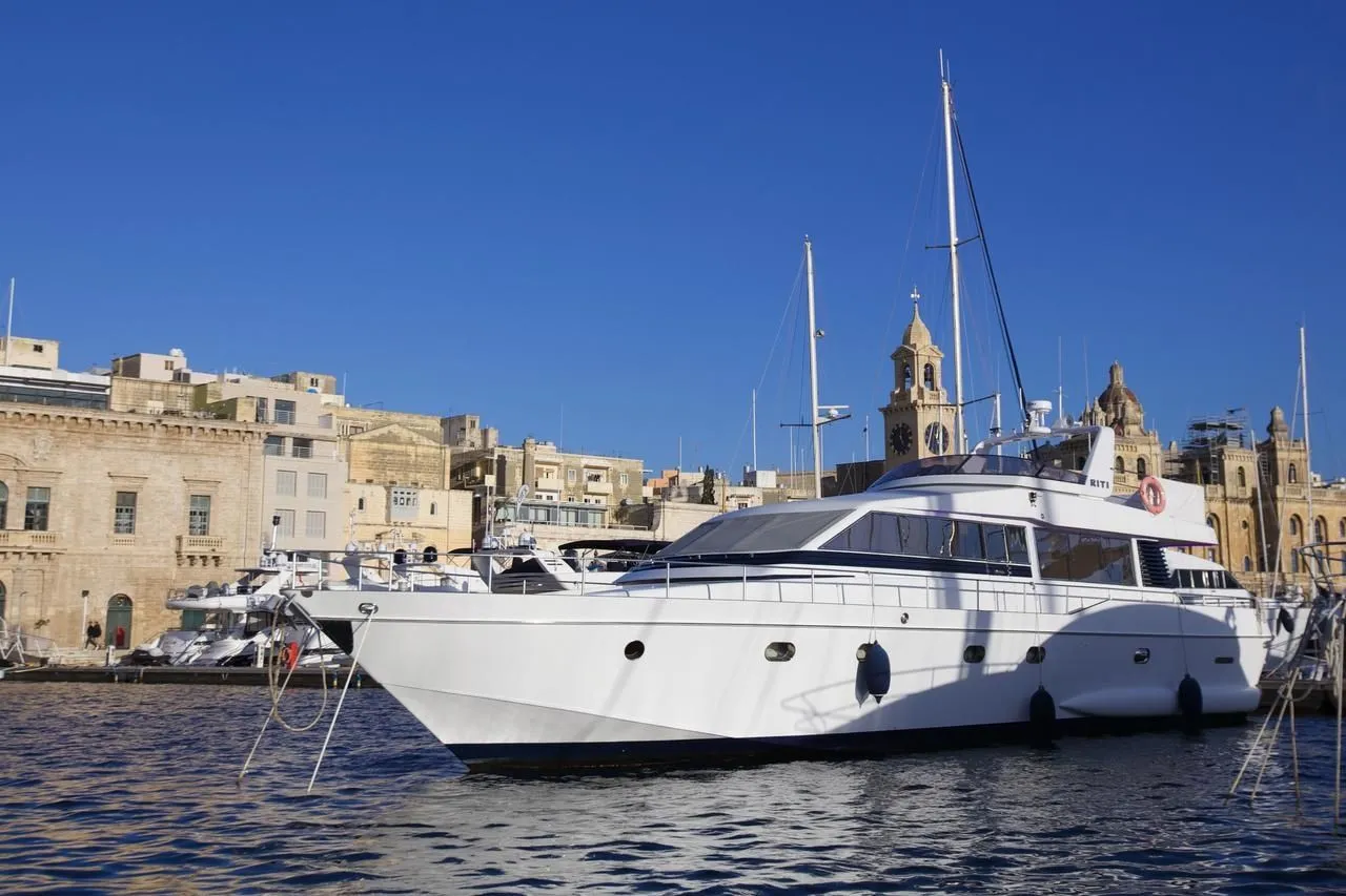 Charter a 22m Diano 22 in Kalkara