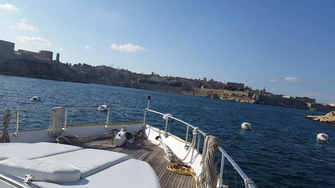 Charter a 22m Diano 22 in Kalkara
