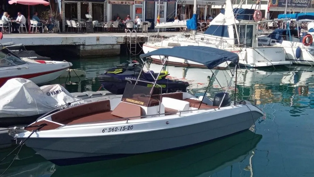 La vie est Belle Charter Boat
