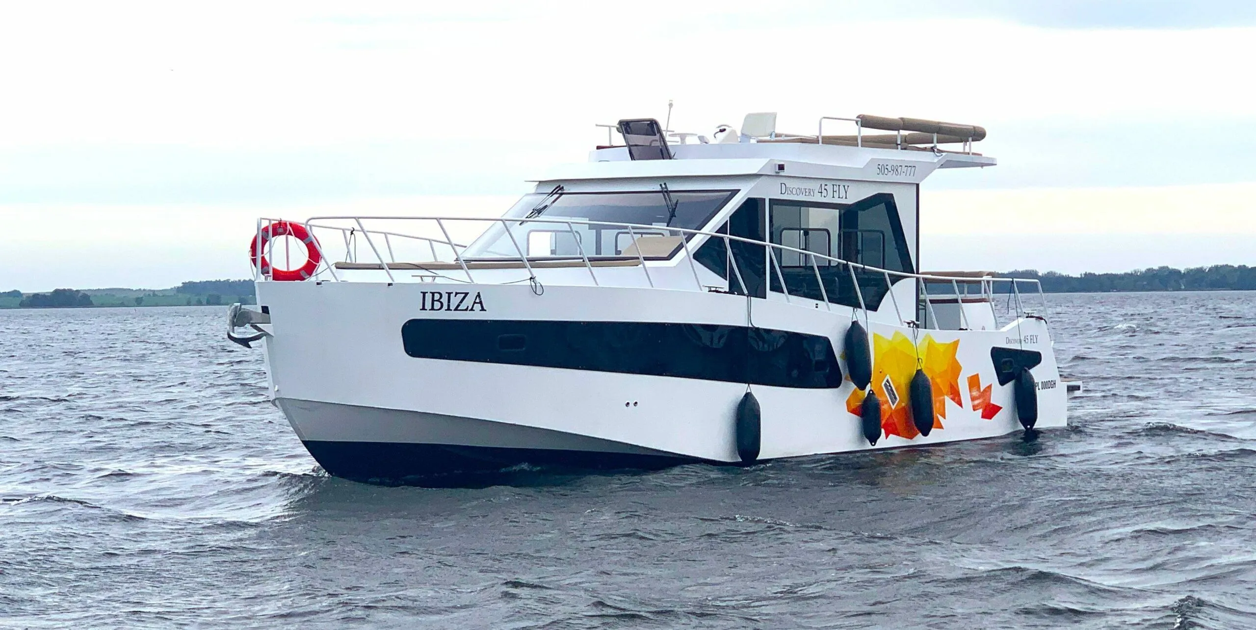 Boot - Explore Gizycko on a 12.5m Rental Motor Yacht