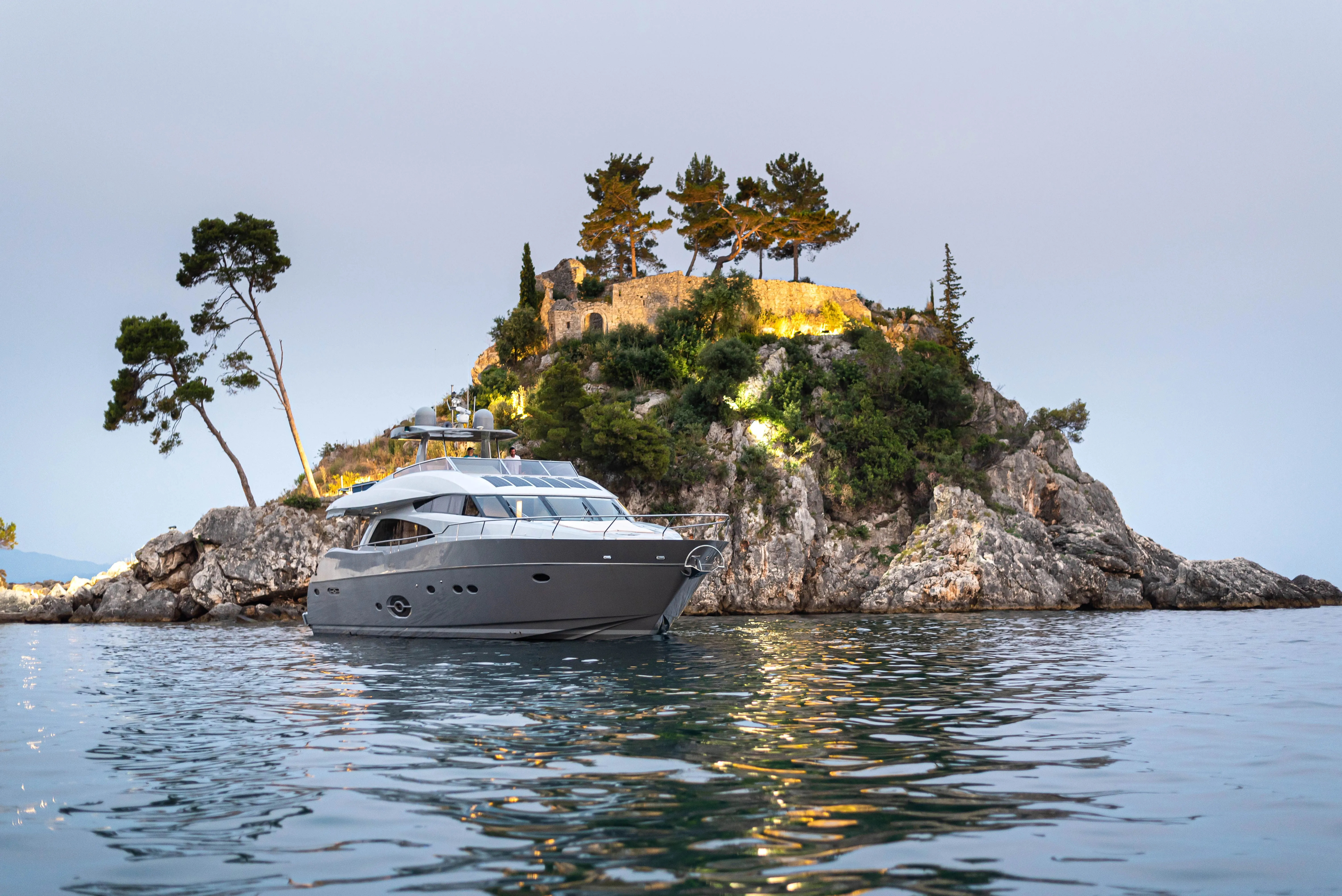Stela 117 Charter Boat