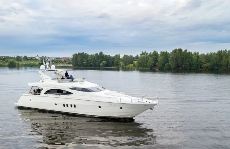 Dominator Mietboot - 3