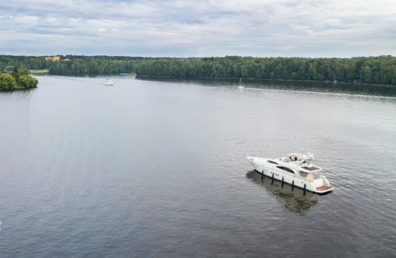 Dominator Mietboot - 5
