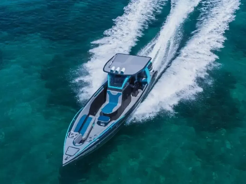 Explore Cartagena de Indias on a 9.75m Rental Donzi 32
