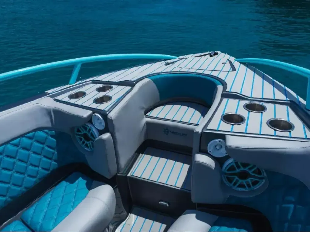 Explore Cartagena de Indias on a 9.75m Rental Donzi 32