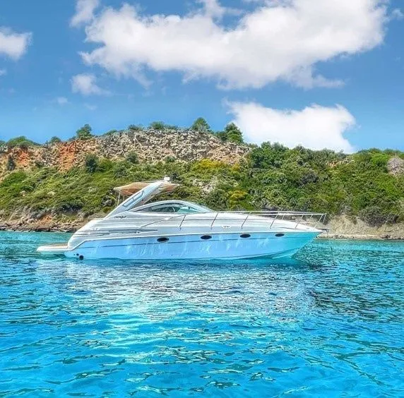 Rent a 12m Motor Yacht Doral 360 in Zakynthos Town