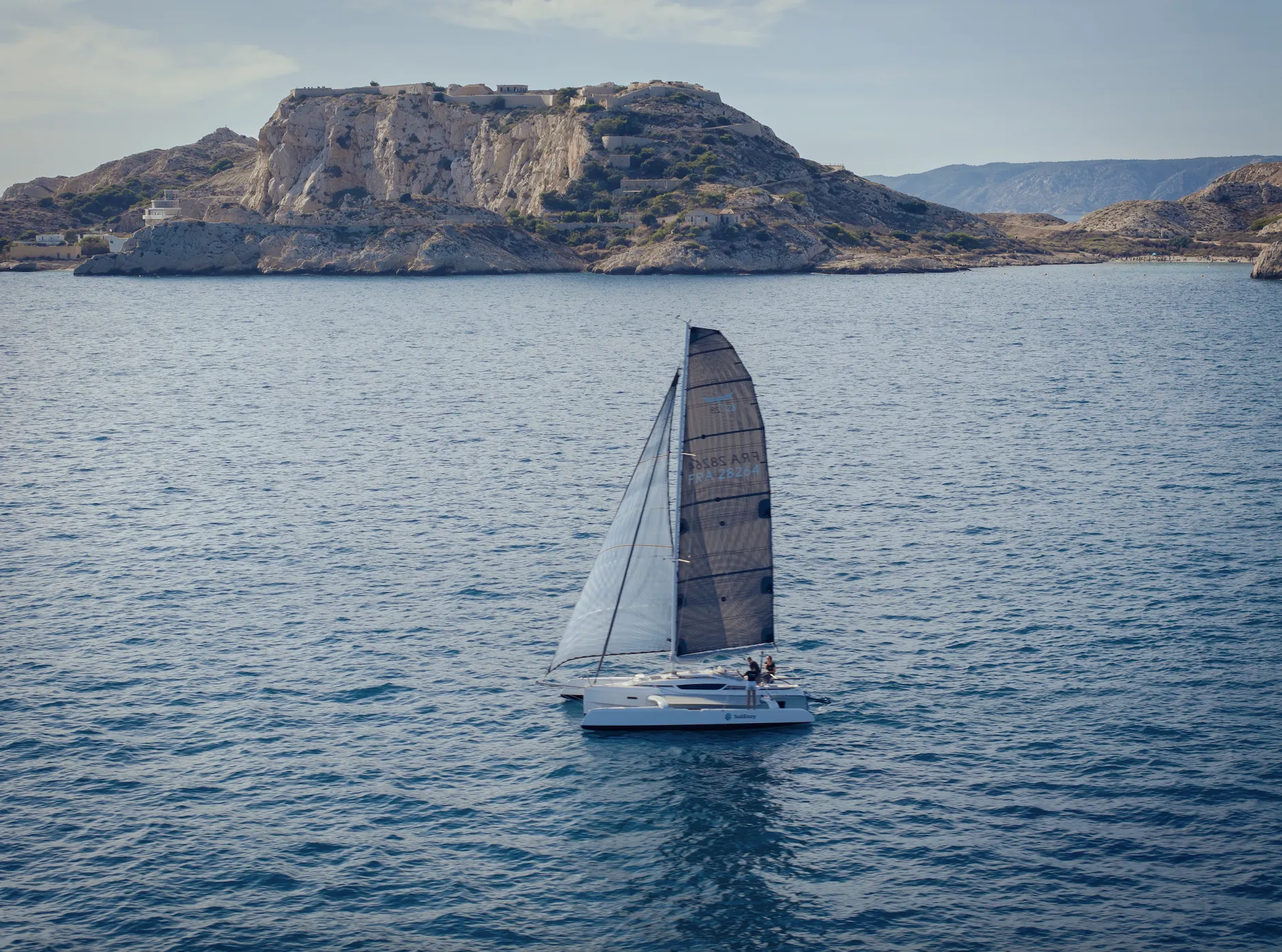 Boot - Rent a 8.75m Sailing Yacht Dragonfly 28 in Marseille